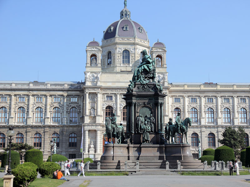 Глазами очевидцев: памятник императрице Марии-Терезии. Вена